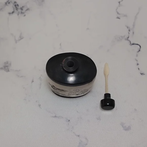 Vintage Carved Etched Snuff Bottle - Picture 5 of 8